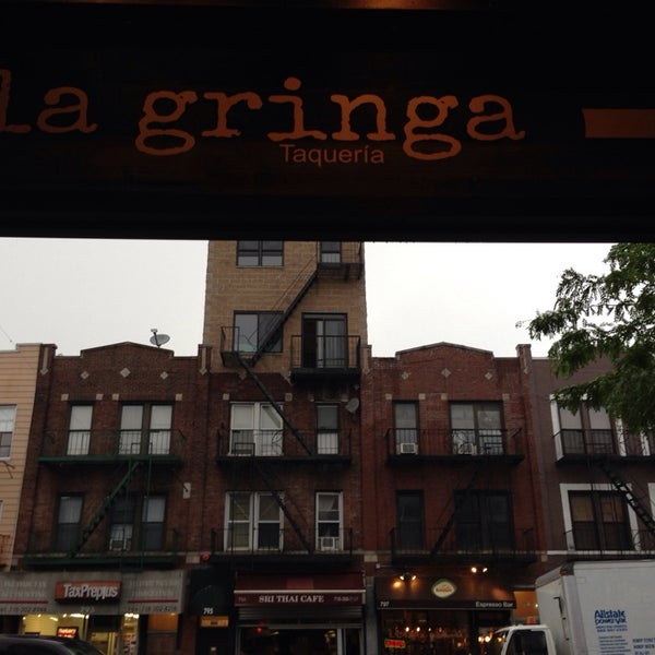 Foto tirada no(a) La Gringa por Dasha R. em 6/3/2014