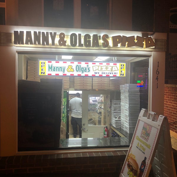Photo taken at Manny &amp; Olga’s Pizza by A.ALHARBI on 5/24/2019