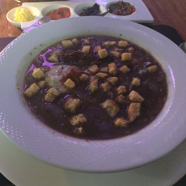La entraña Martín Fierro es deliciosa, muy rica también la sopa de cebolla.