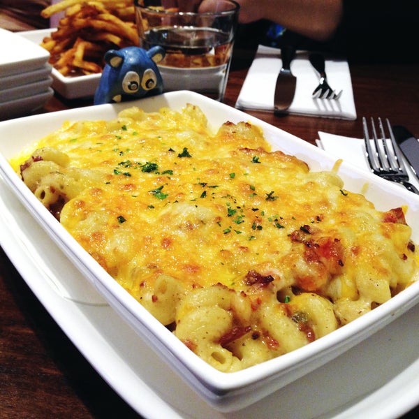craving some lobstery bacon cheesy goodness? Then come by and order LBJ Mac and Cheese $19 (5/5 NOMs). More tips & pics @ nomnomboris.com