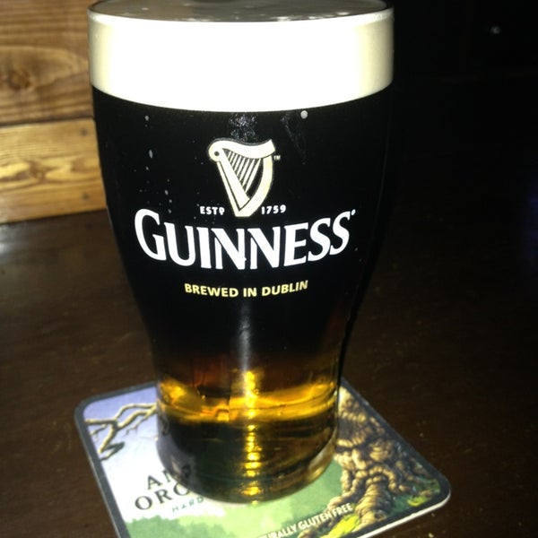 Foto tirada no(a) Mickey Byrne&#39;s Irish Pub por Kiki L. em 2/1/2013