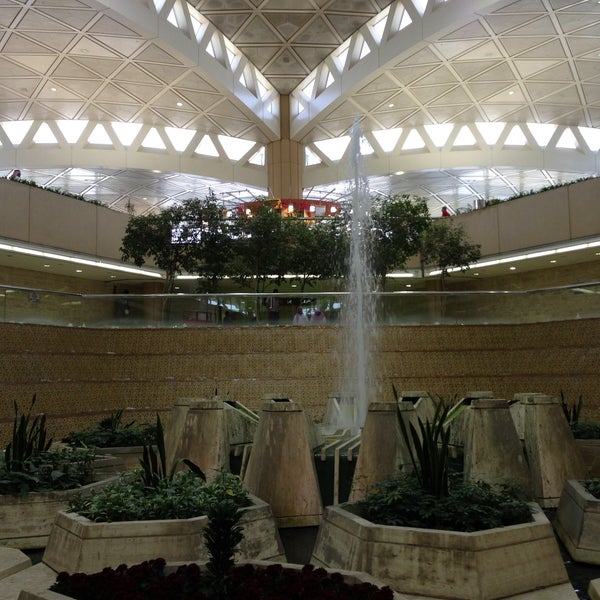 4/18/2013에 Muhib A.님이 킹 칼리드 국제공항 (RUH)에서 찍은 사진