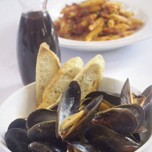Sagra puts an emphasis on fresh, regional Italian cuisine. Great selection of pizzas (we heart the Sagra with egg and truffle oil) and a good deal on all-you-can-eat-mussels night on Tuesdays.
