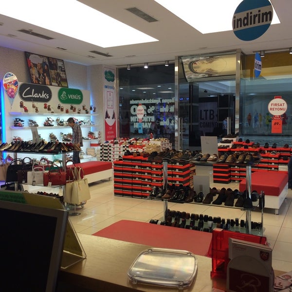 clarks indirim