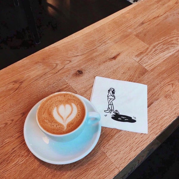 Foto tirada no(a) Boréal Coffee Shop por Ayman em 4/16/2019
