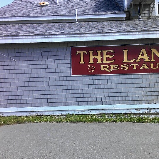 Foto tirada no(a) The Landings Restaurant por Kristine R. em 6/4/2013