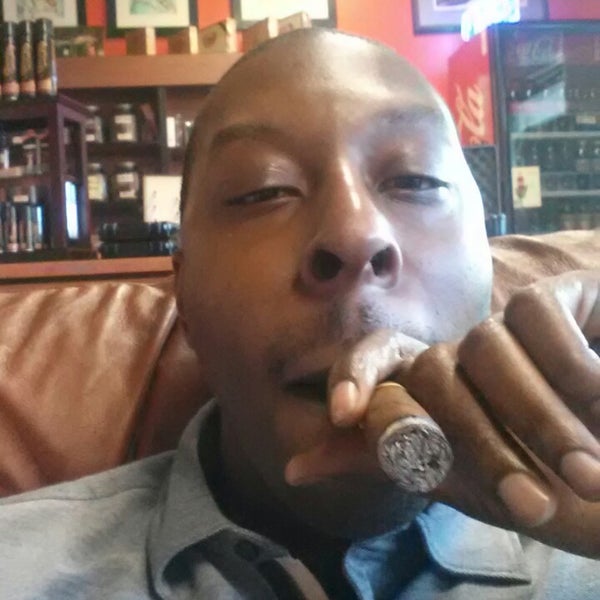 Foto diambil di La Casa Del Tabaco Cigar Lounge oleh Jason P. pada 4/13/2013