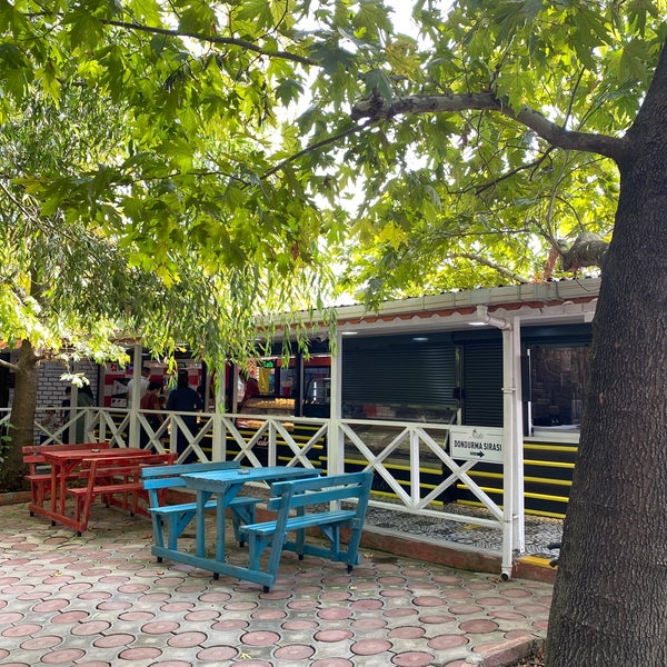 Das Foto wurde bei Nedo Dondurma Bahçesi von Sinan am 10/3/2020 aufgenommen