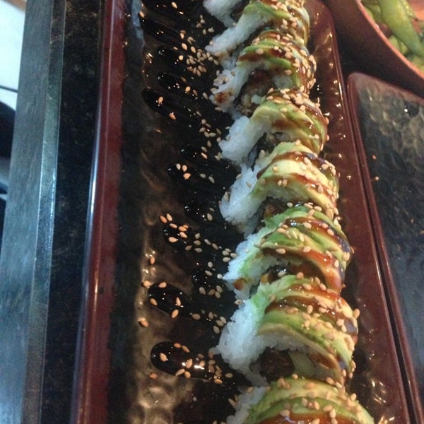 Foto diambil di Sushi Koma oleh Vimar H. pada 4/29/2013