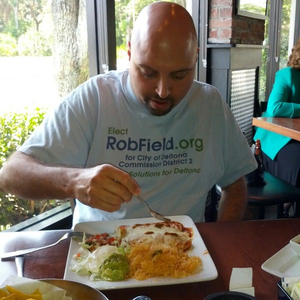 4/26/2014 tarihinde Lisa W.ziyaretçi tarafından La Fiesta Mexican Restaurant'de çekilen fotoğraf