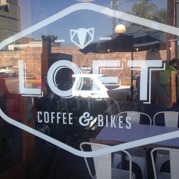 Excelente tienda de bicis + café.