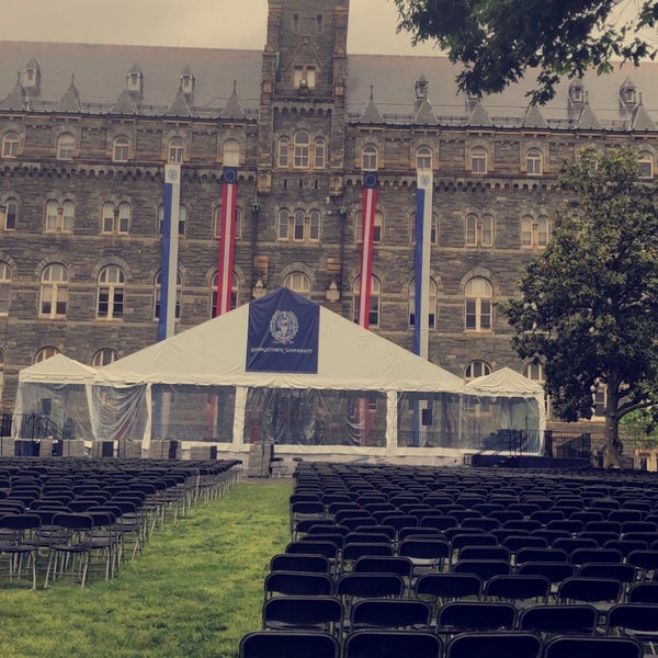 Foto tirada no(a) Georgetown University School of Continuing Studies por ‎‏🙋🏻‍♀️ em 5/17/2019