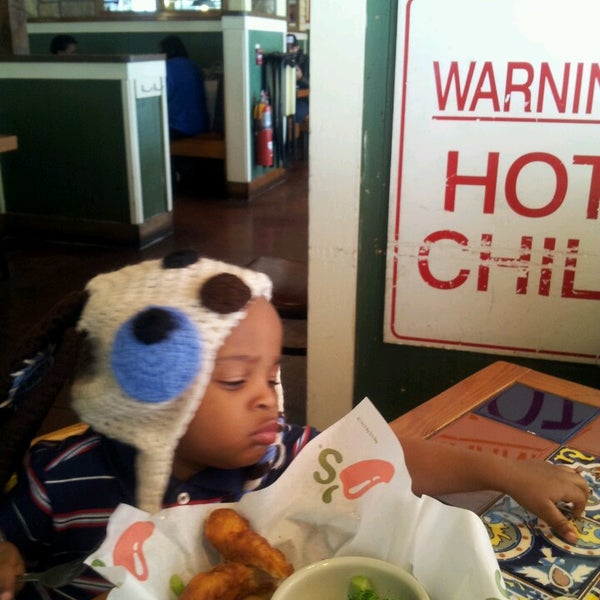 Photo taken at Chili&#39;s Grill &amp; Bar by Randish S. on 4/20/2013
