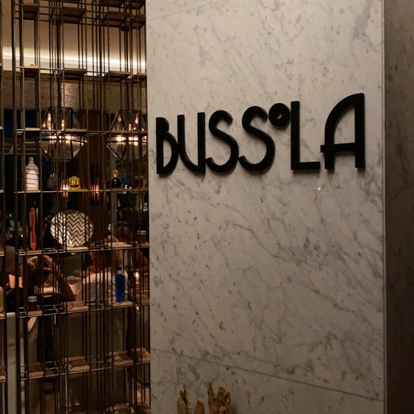 รูปภาพถ่ายที่ Bussola โดย M💠 เมื่อ 11/23/2021