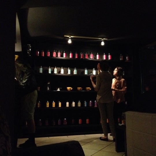 12/18/2012にAna V.がPorcelain Tea Barで撮った写真