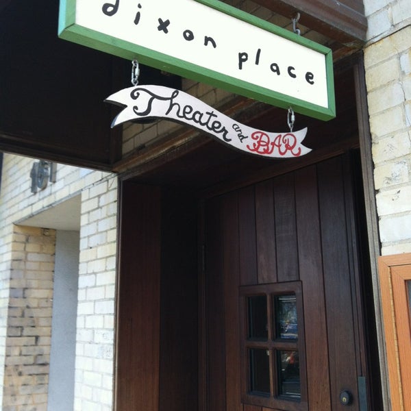 รูปภาพถ่ายที่ Dixon Place โดย KimbreT6 -. เมื่อ 1/22/2013