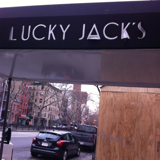 รูปภาพถ่ายที่ Lucky Jack&#39;s โดย KimbreT6 -. เมื่อ 1/25/2013
