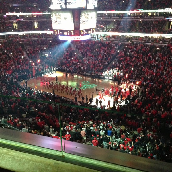 Foto scattata a United Center da Winona Y. il 4/26/2013