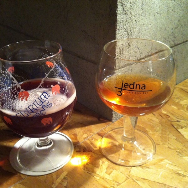3/29/2014 tarihinde Marcin Z.ziyaretçi tarafından Jedna Trzecia craft beer bar'de çekilen fotoğraf