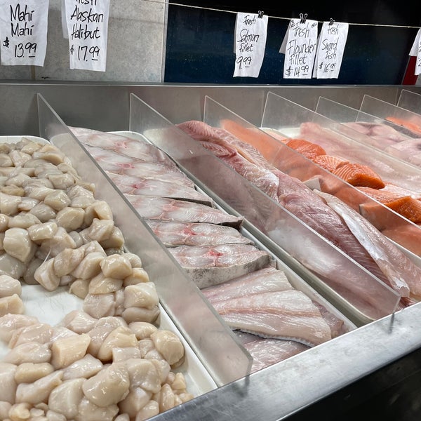 Foto scattata a Astoria Seafood da Dan F. il 3/8/2022