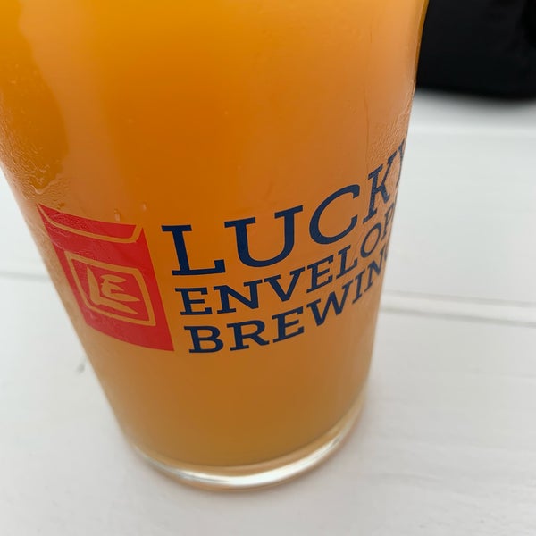 Снимок сделан в Lucky Envelope Brewing пользователем Vicki Y. 5/17/2019