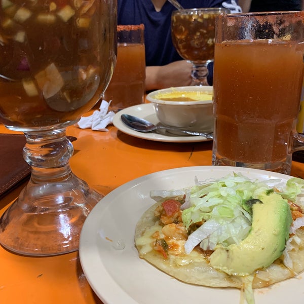 Снимок сделан в Tacos Y Mariscos Los Sinaloenses пользователем Miriam R. 11/10/2019