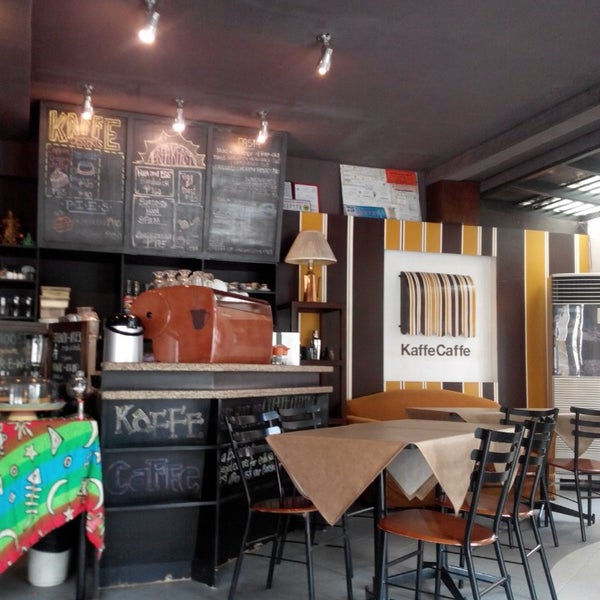 4/24/2014 tarihinde Zsa-zsa Z.ziyaretçi tarafından Kaffe Caffe'de çekilen fotoğraf