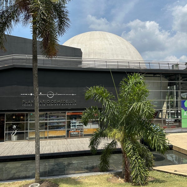 Снимок сделан в Planetario de Medellín пользователем Juan David P. 3/25/2024