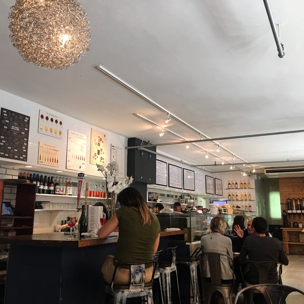 10/4/2017 tarihinde Wikyu P.ziyaretçi tarafından Artopolis Cafe'de çekilen fotoğraf