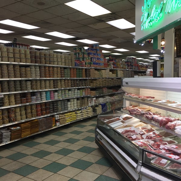 Das Foto wurde bei Fattal&#39;s Middle Eastern Supermarket von Abdulrahman M. am 4/30/2017 aufgenommen