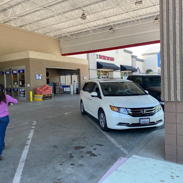 Lowe's Gilroy'da Hırdavat Mağazası