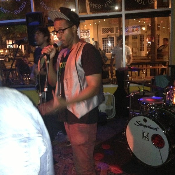 5/19/2013 tarihinde Jeff U.ziyaretçi tarafından Good Bar &amp; Grill'de çekilen fotoğraf