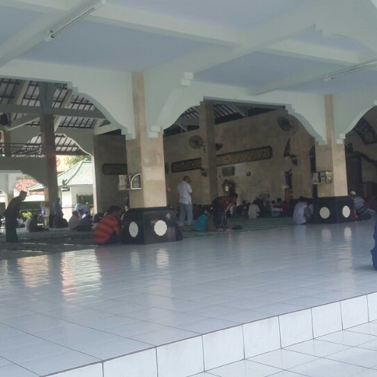 Das Foto wurde bei Masjid Agung Sudirman von Meonglana O. am 12/16/2016 aufgenommen
