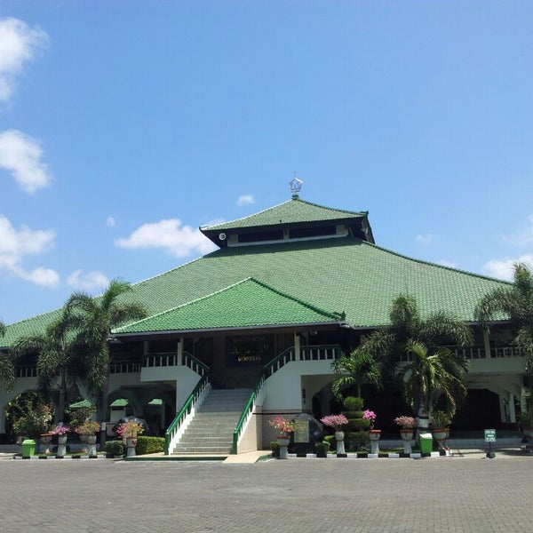 Das Foto wurde bei Masjid Agung Sudirman von Meonglana O. am 9/12/2014 aufgenommen