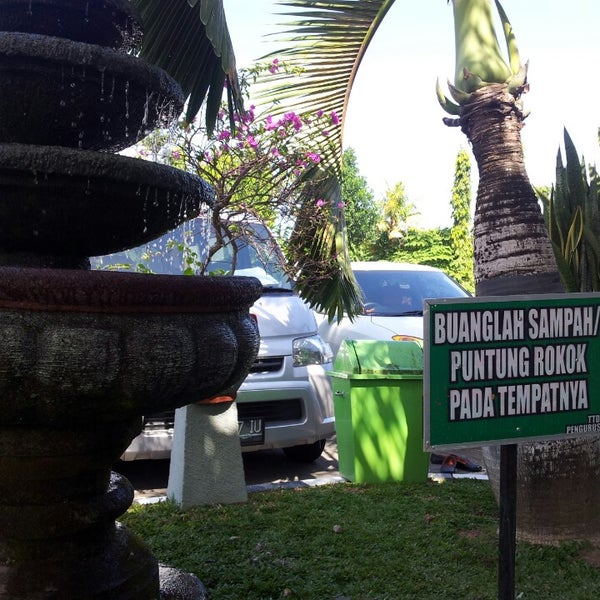 Photo taken at Masjid Agung Sudirman by Meonglana O. on 8/14/2014