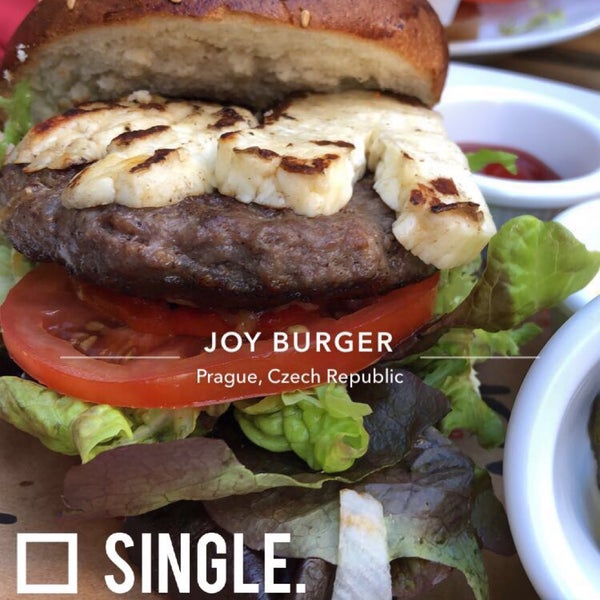 Foto tirada no(a) Joy Burger Bar &amp; Grill por M ⚖. em 10/12/2019