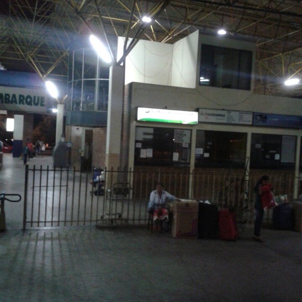 Foto tirada no(a) Terminal Rodoviário De Caxias por Elton S. em 6/17/2013