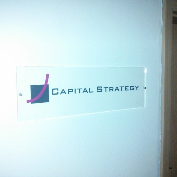 Здесь мерилом работы считают усталость. Анекдот про удар молотком. Здесь мерилом работы. Знать куда ударить анекдот. Мерилом работы считают усталость.