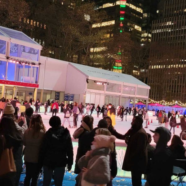 Photo taken at Bank of America Winter Village at Bryant Park by Rich on 12/12/2021