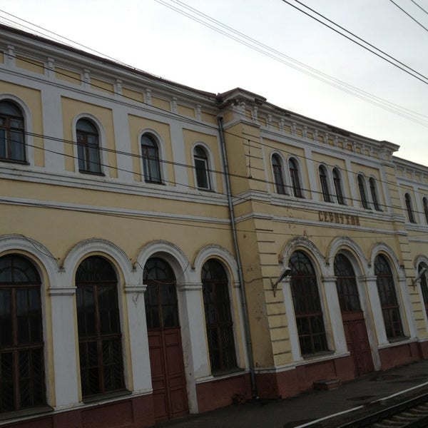 Памятник на вокзале в серпухове