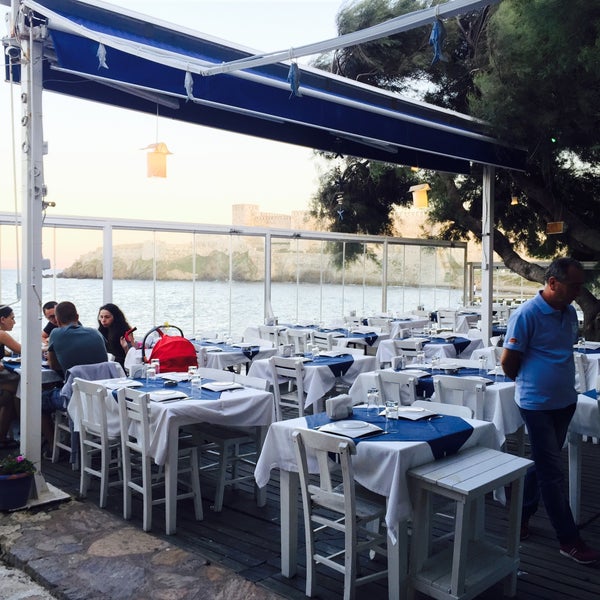 Foto tirada no(a) Marti Restaurant Cafe por Gülru G. em 8/28/2015