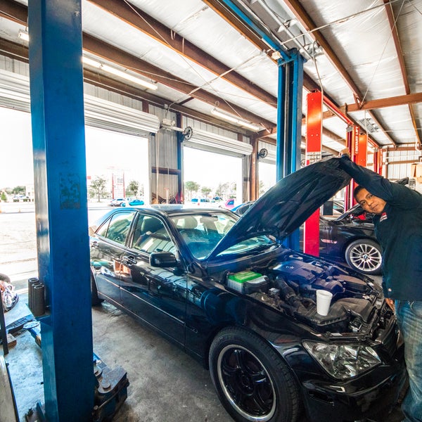 Auto works. Вузхенг ауто воркс. Auto works. Вузхенг ауто воркс. M auto service.