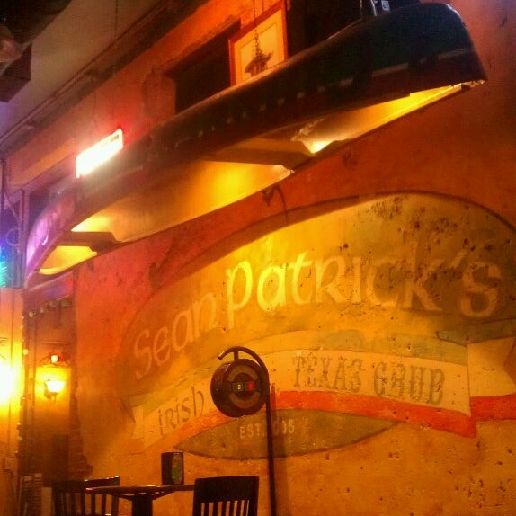 Photo prise au Sean Patrick&#39;s Irish Pub par Brittany M. le6/1/2013