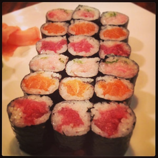 Photo prise au Sakura Japanese Sushi &amp; Grill par Sakura Japanese Sushi &amp; Grill le1/29/2013