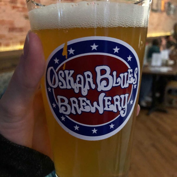 Foto diambil di Oskar Blues Grill and Brew oleh Krista L. pada 3/30/2019