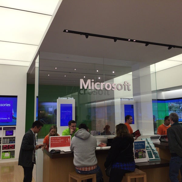 Microsoft Store (Now Closed) J106 Woodfield Mall