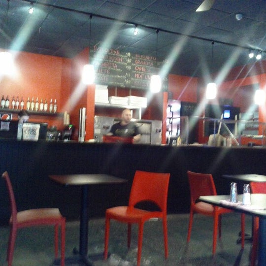 1/5/2013 tarihinde Jeff N.ziyaretçi tarafından Evil Olive Pizza &amp; Bar'de çekilen fotoğraf
