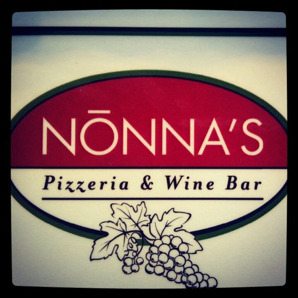Снимок сделан в Nonna&#39;s Pizzeria &amp; Wine Bar пользователем Nonna&#39;s S. 1/15/2013