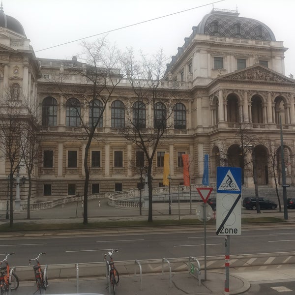 2/17/2018 tarihinde Vera S.ziyaretçi tarafından Universität Wien'de çekilen fotoğraf