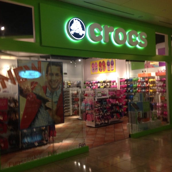 crocs baybrook mall